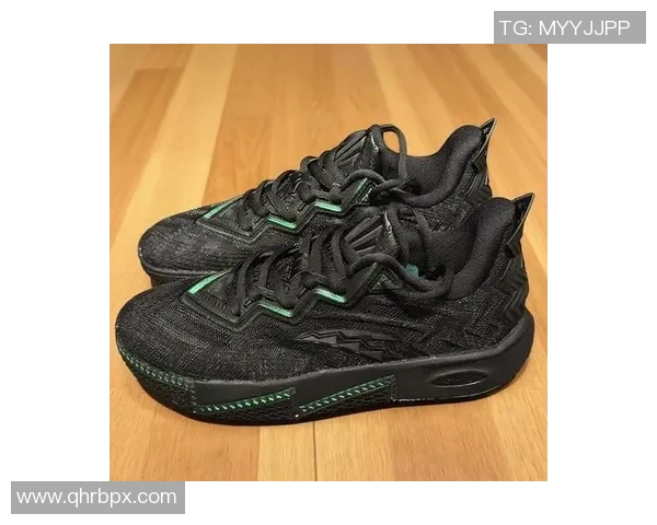 穿黑色足球鞋的球星是谁 他为何偏爱这种经典配色