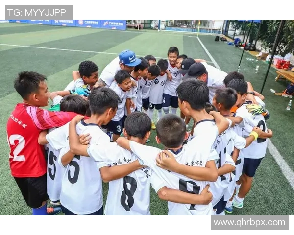 杨杨：从青训崭露头角到国际舞台的足球传奇成长之路